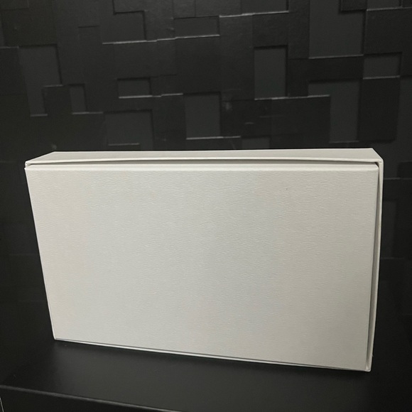 Balenciaga White Box - Picture 5 of 5